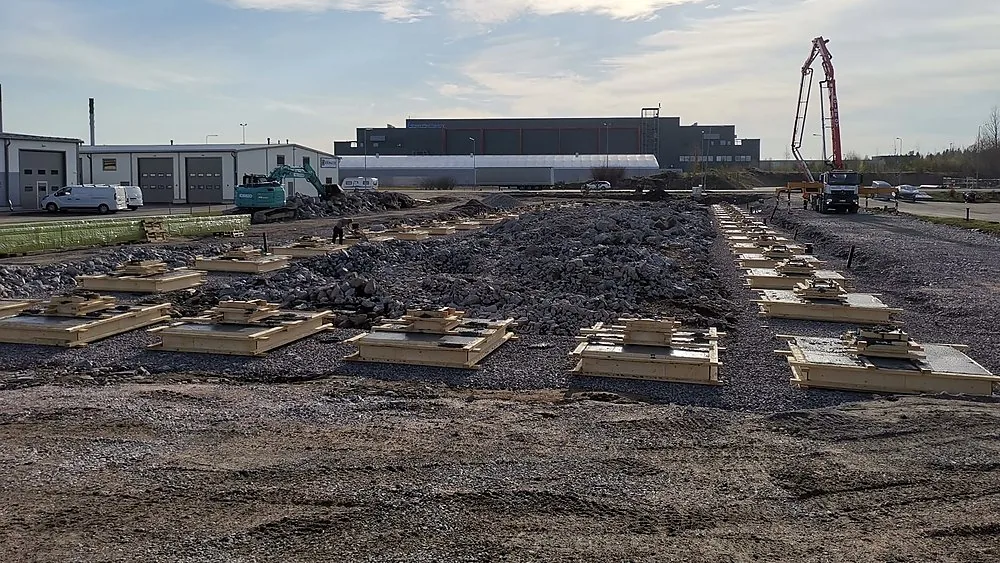Footing foundations on site